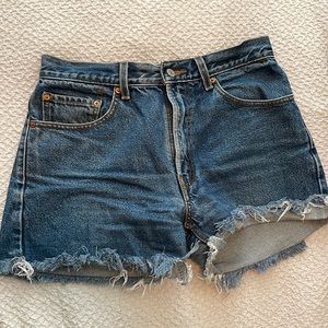 Levi dark wash denim shorts. W32 and L32. Regular fit.